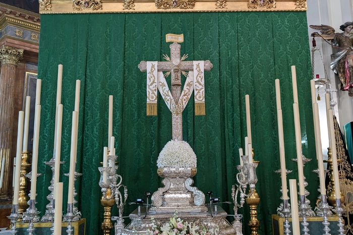 Altar de triudo de la Exaltación de la Santa Cruz de la Calle Cabo